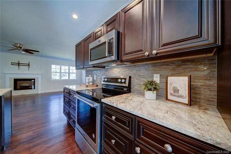 2015 Sunset Rd, Charlotte, NC 28216