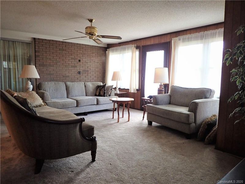 2007 11th Street Ct NW, Hickory, NC 28601