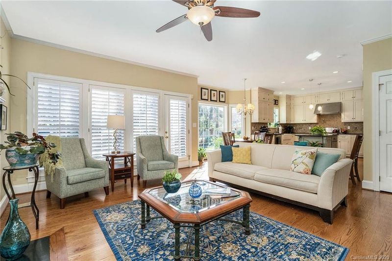 732 Queen Charlottes Ct, Charlotte, NC 28211