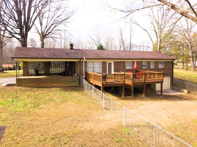 1332 Chancellor Dr, Claremont, NC 28610