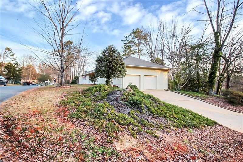 5081 Mariana Ln, Tega Cay, SC 29708
