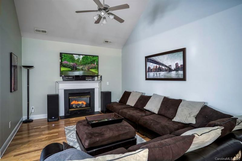 9708 Willow Leaf Ln, Cornelius, NC 28031