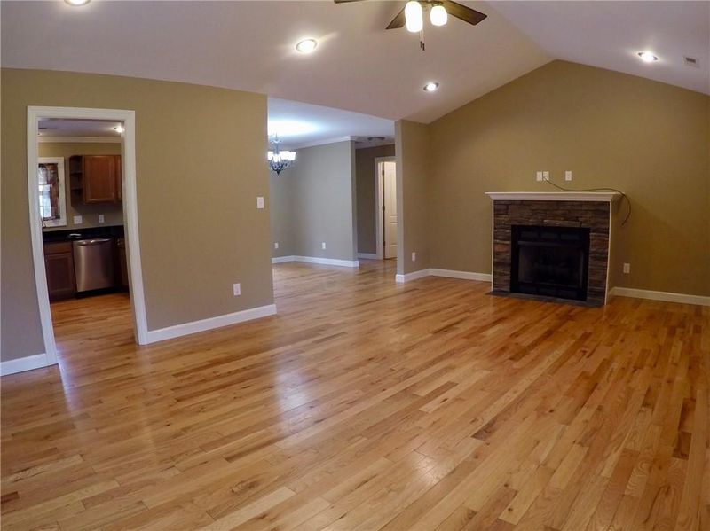 5202 Foley Dr, Hickory, NC 28602