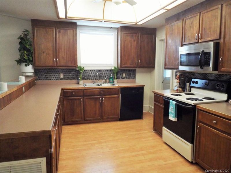 27 Maple Ave, Gastonia, NC 28054