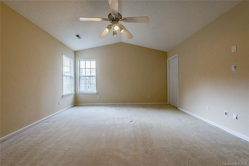 7432 Preakness Stakes Ln, Charlotte, NC 28215