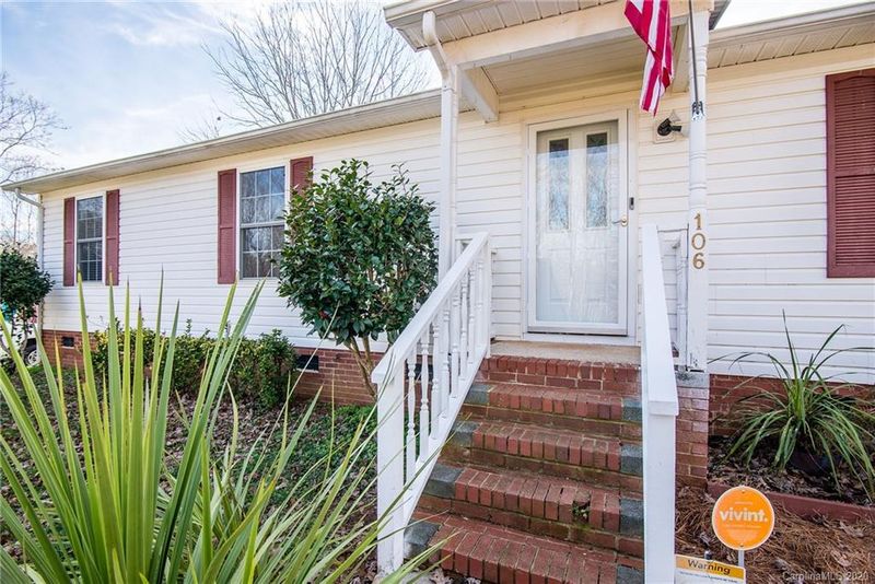 106 8th St, York, SC 29745
