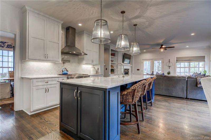 18308 Turnberry Ct, Davidson, NC 28036