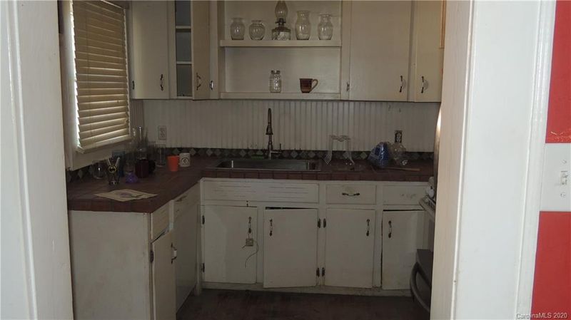 812 Laurel St N, Lincolnton, NC 28092