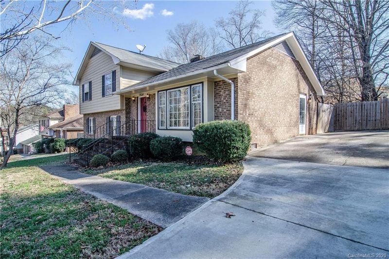 7224 Kilcullen Dr, Charlotte, NC 28270