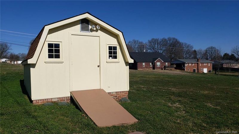 2145 Sheffield Dr, Kannapolis, NC 28083