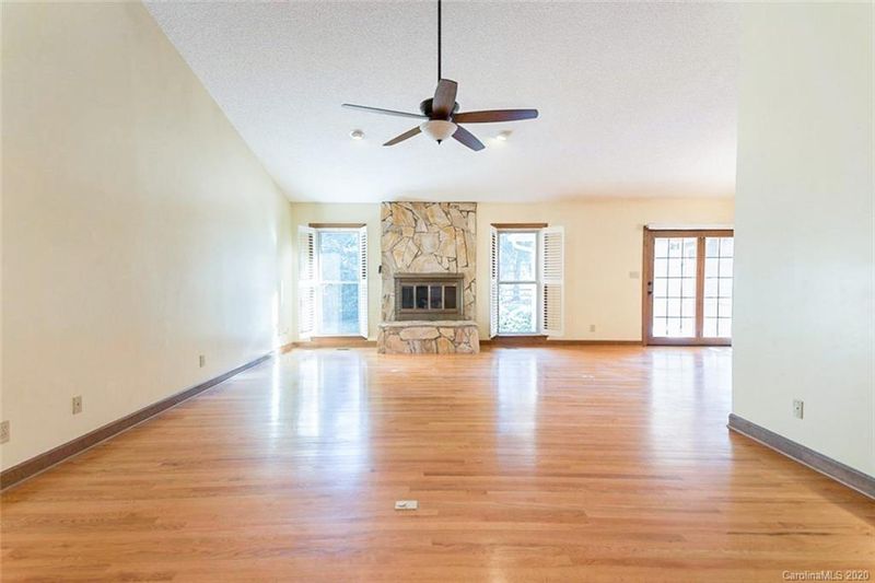 2249 Londonderry Dr, Gastonia, NC 28056