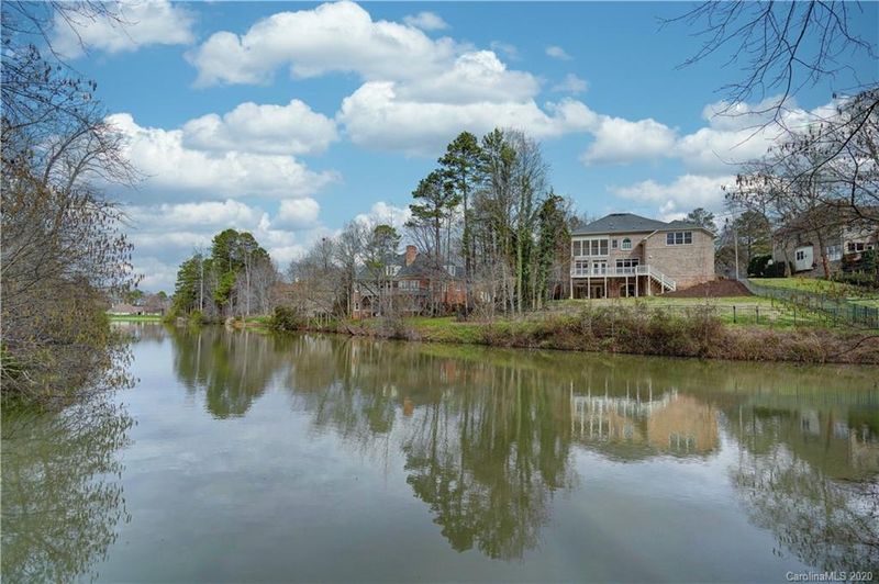 18709 Maplecroft Lake Ln, Davidson, NC 28036