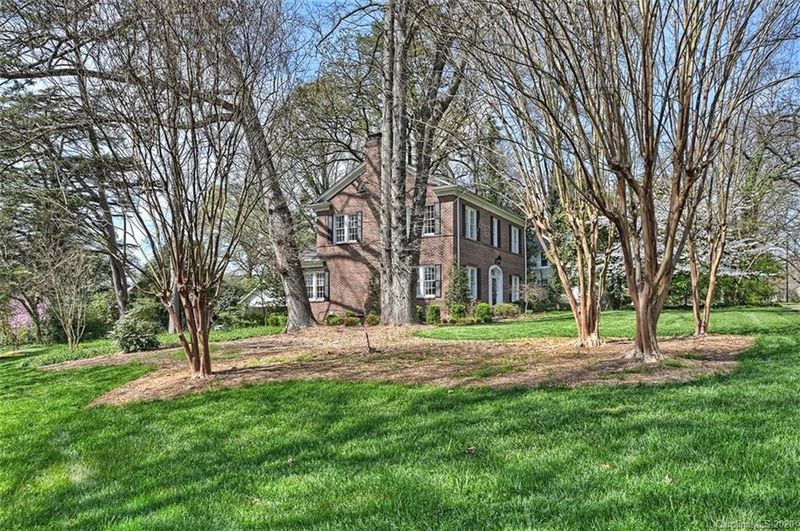 2138 Sharon Rd, Charlotte, NC 28207