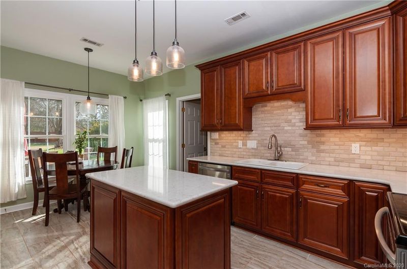 1631 Thornblade Ridge Dr, Matthews, NC 28105