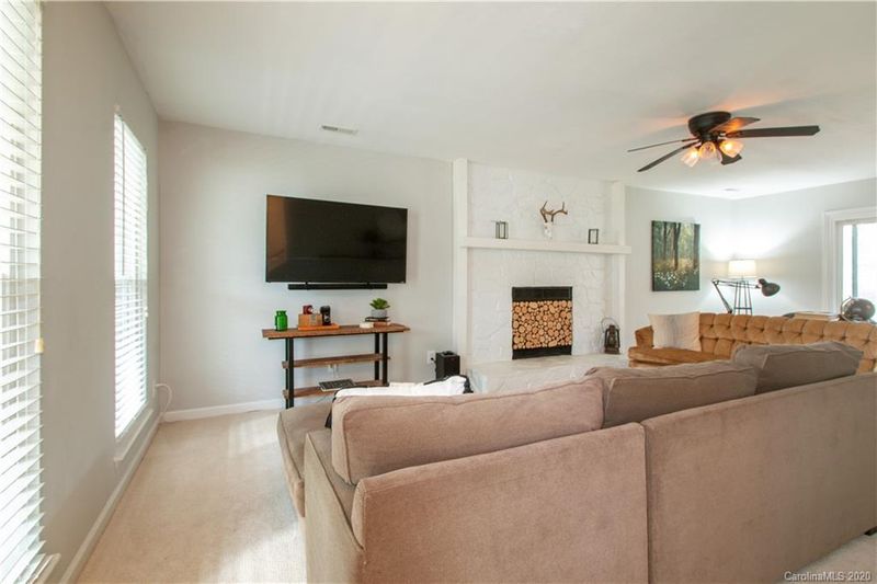 9349 Aylesbury Ln, Mint Hill, NC 28227