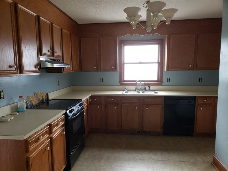1130 Cloninger Mill Rd NE, Hickory, NC 28601