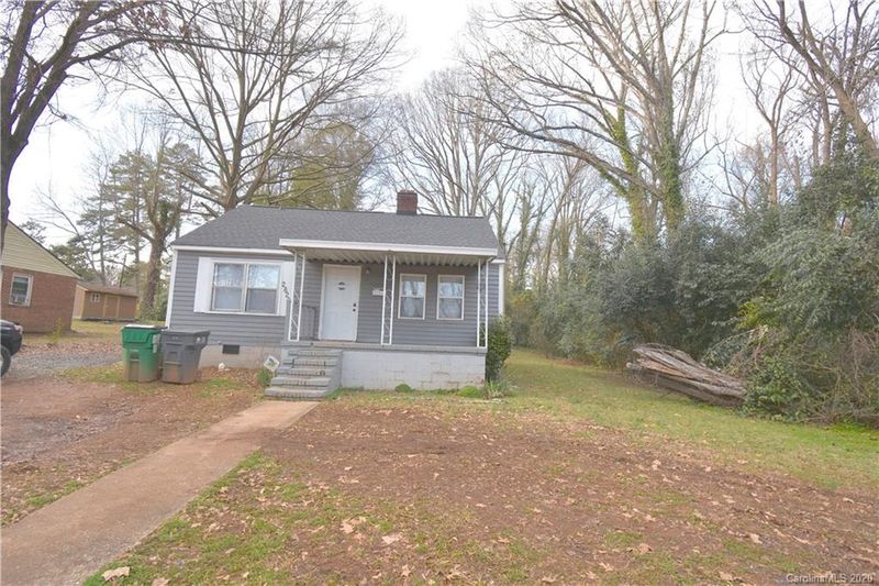 2820 Barringer Dr, Charlotte, NC 28208