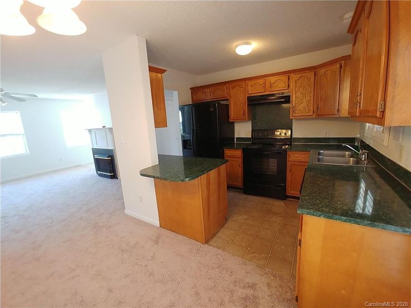 2215 Blue Hampton Ln, Charlotte, NC 28213