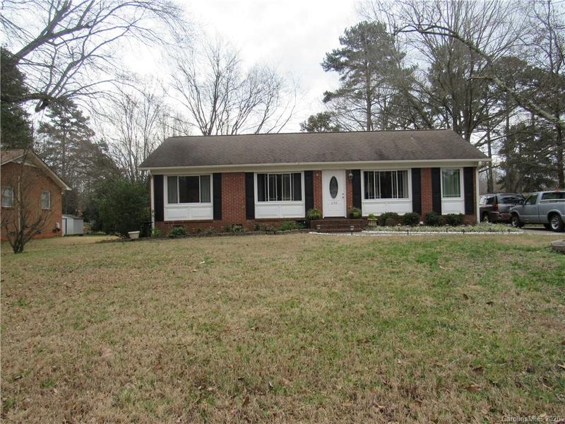 233 Deer Creek Dr, Matthews, NC 28105