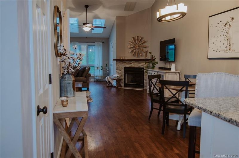 14001 Queens Harbor Rd, Charlotte, NC 28278