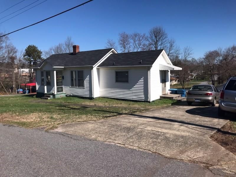 86 30th St NW, Hickory, NC 28601