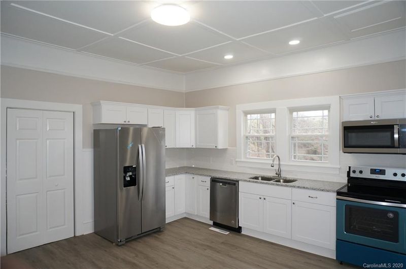 405 Oak Cir, Kannapolis, NC 28081