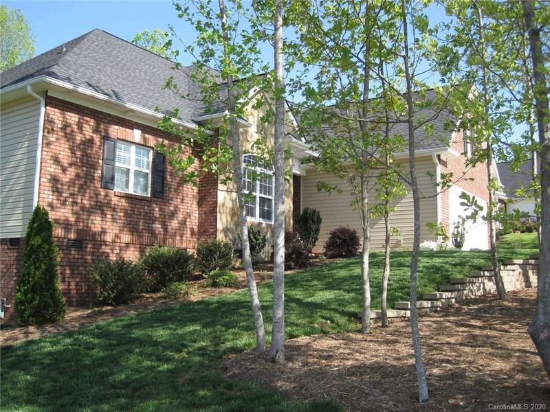 5146 Orchard Park Dr, Hickory, NC 28602