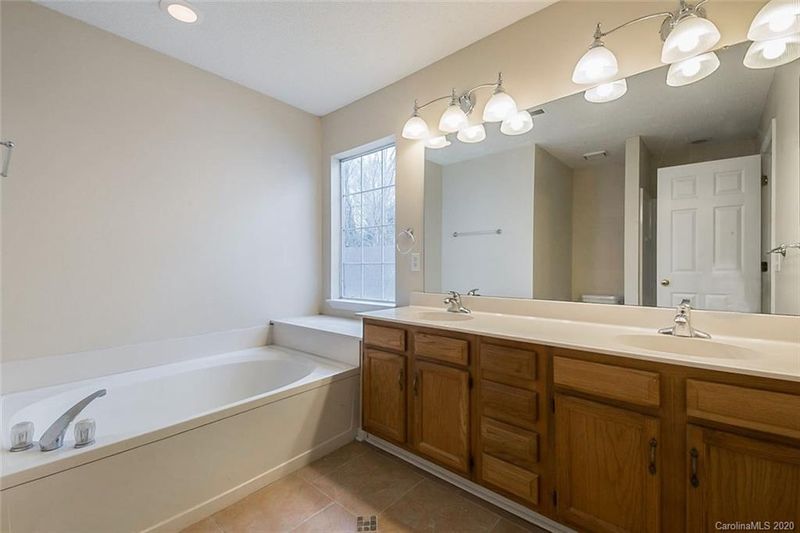 7211 Scarlet Runner Dr, Charlotte, NC 28215