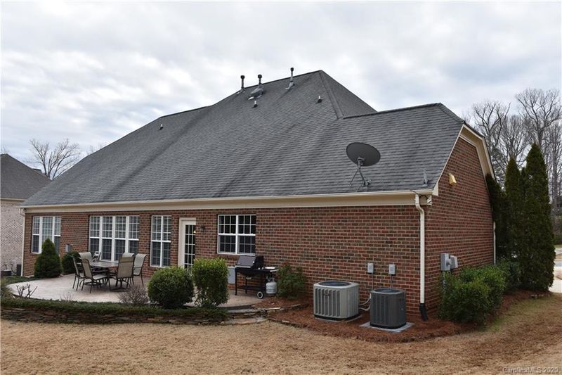 439 Willow Brook Dr, Matthews, NC 28105