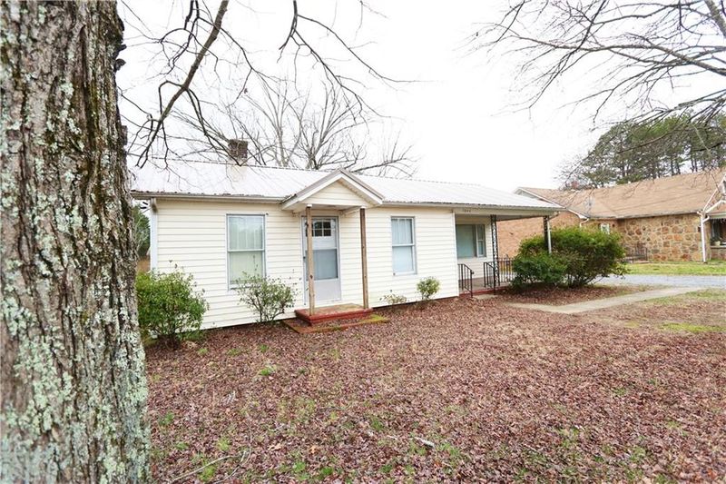 2045 16th St, Hickory, NC 28601