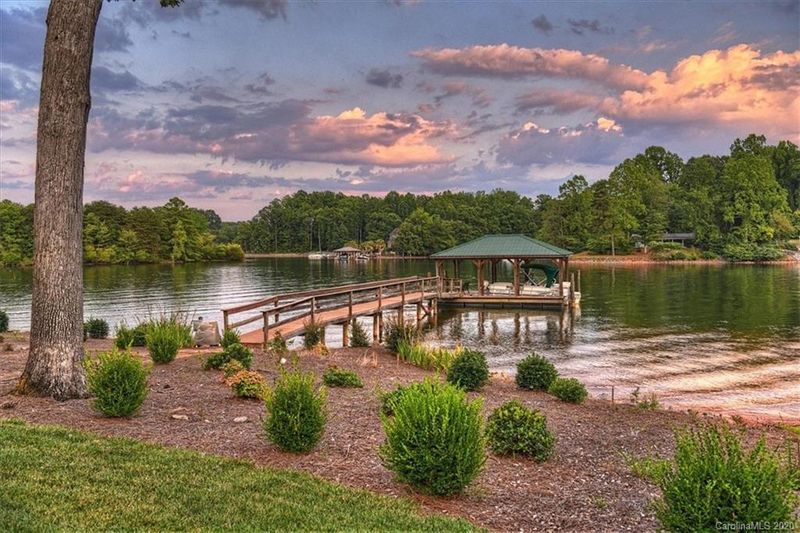8228 Landing Ct, Denver, NC 28037