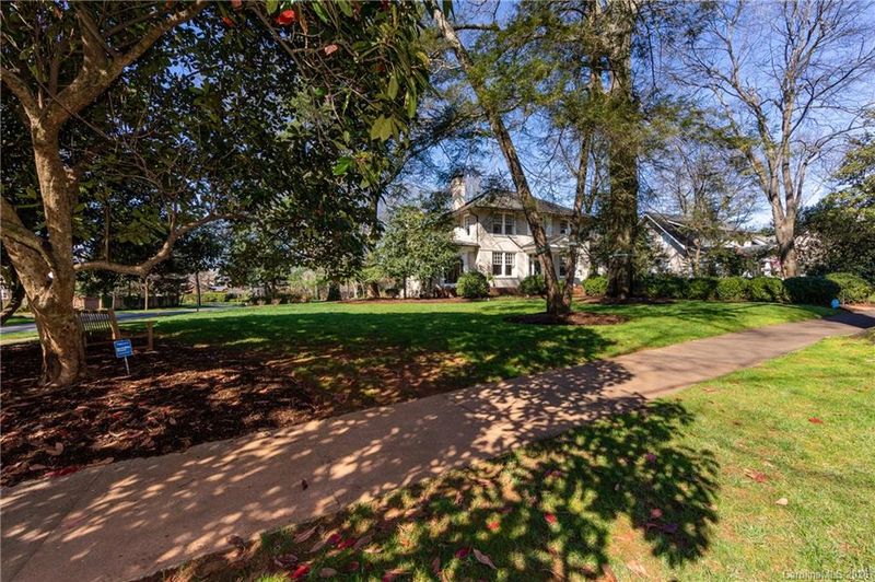 1042 Queens Rd W, Charlotte, NC 28207