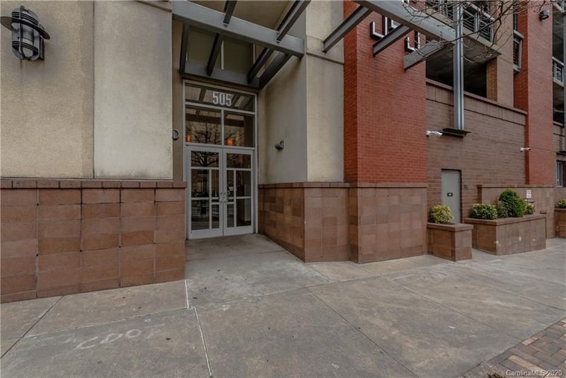 505 E 6th St #807, Charlotte, NC 28202
