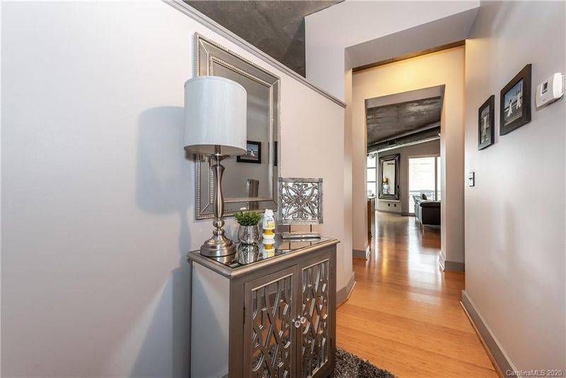 505 E 6th St #807, Charlotte, NC 28202