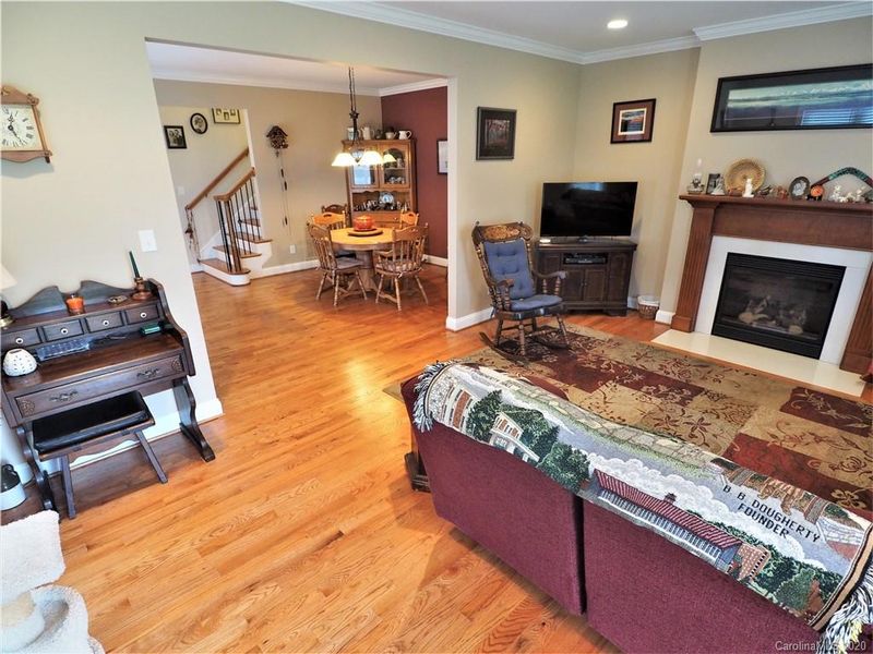 1445 N Center St, Hickory, NC 28601