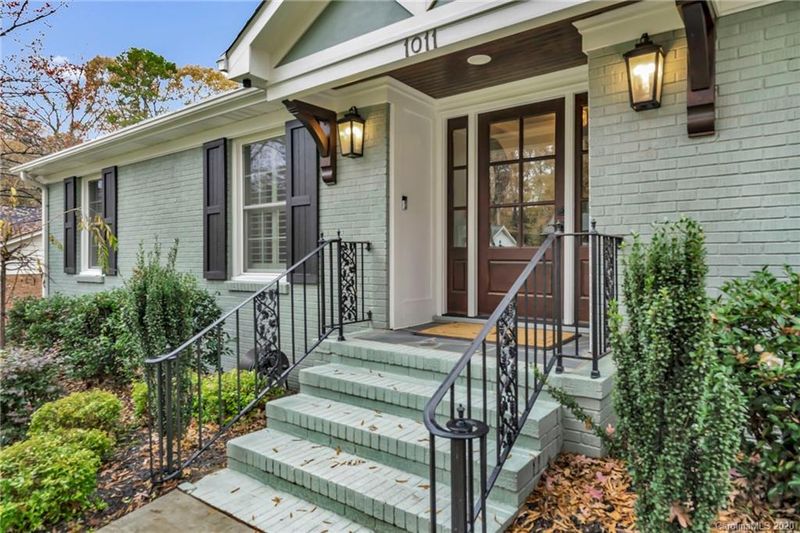 1011 Shady Bluff Dr, Charlotte, NC 28211
