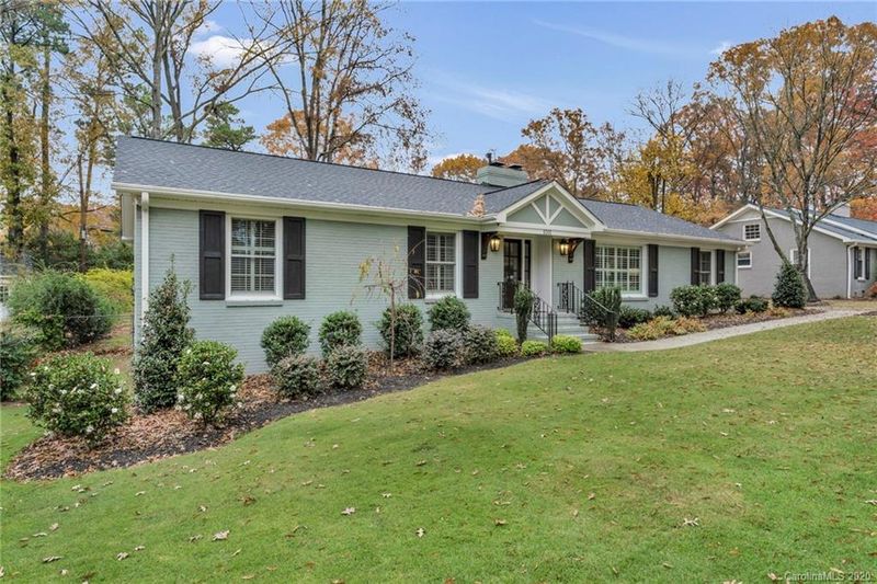 1011 Shady Bluff Dr, Charlotte, NC 28211
