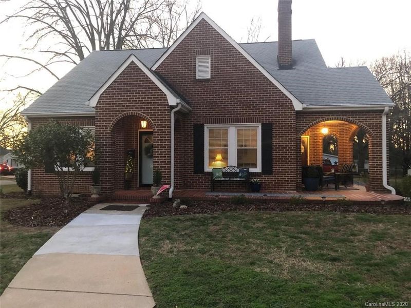 105 Maple St, Dallas, NC 28034