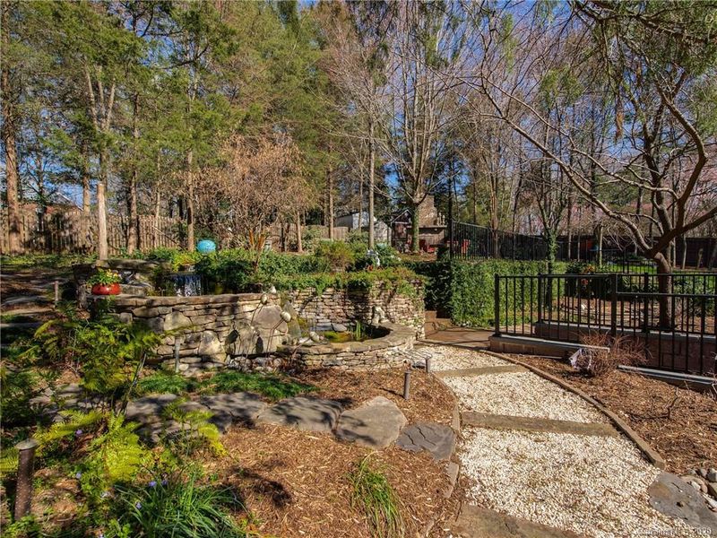 100 Sardis Pointe Rd, Matthews, NC 28105