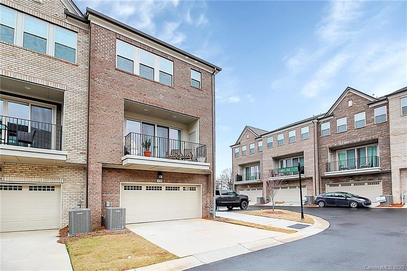 1338 E Woodlawn Rd, Charlotte, NC 28209