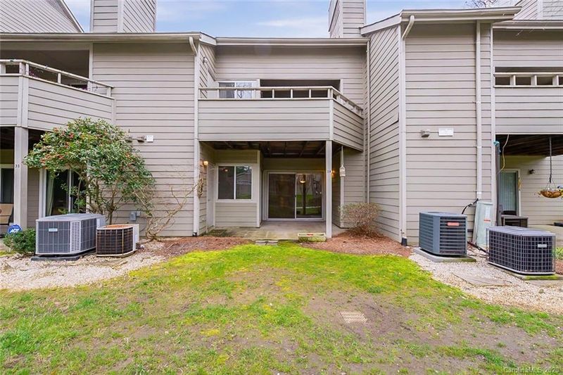 2529 Stockbridge Dr, Charlotte, NC 28210