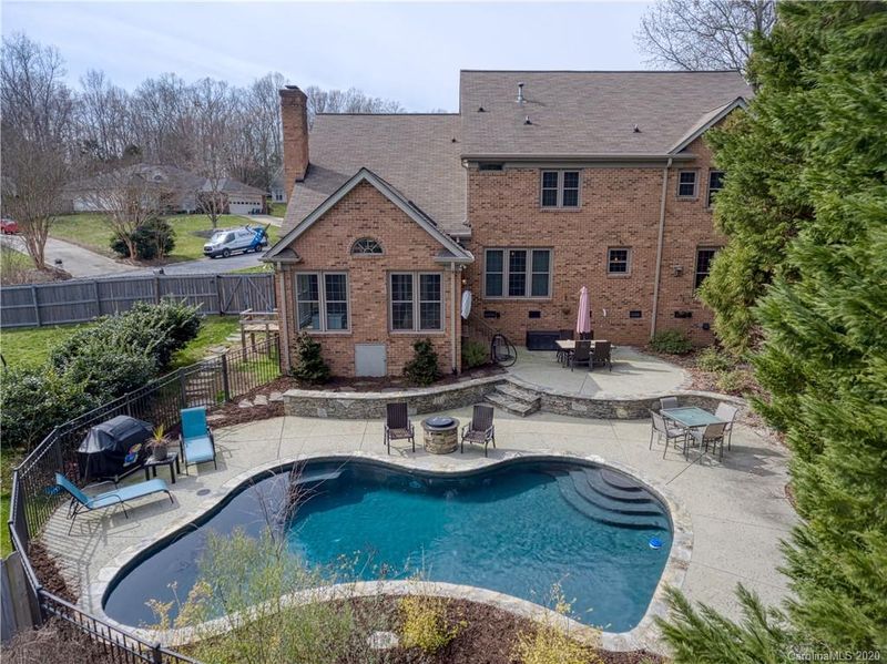 100 Silverleaf Ln, Mooresville, NC 28115