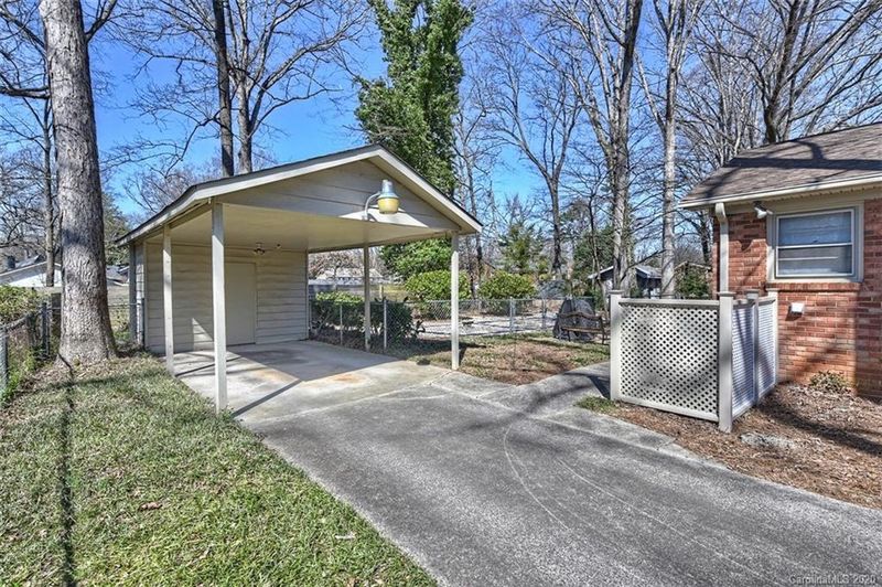 5516 Seacroft Rd, Charlotte, NC 28210