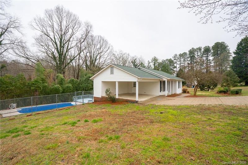 1088 Carpenter Dr, Lincolnton, NC 28092