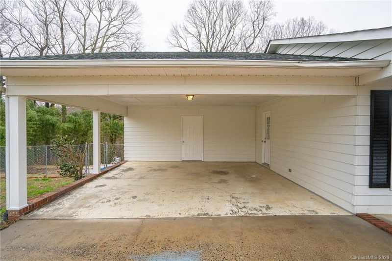 1088 Carpenter Dr, Lincolnton, NC 28092