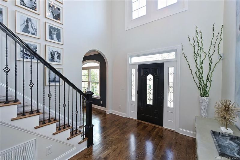 2439 Sharon Rd, Charlotte, NC 28211