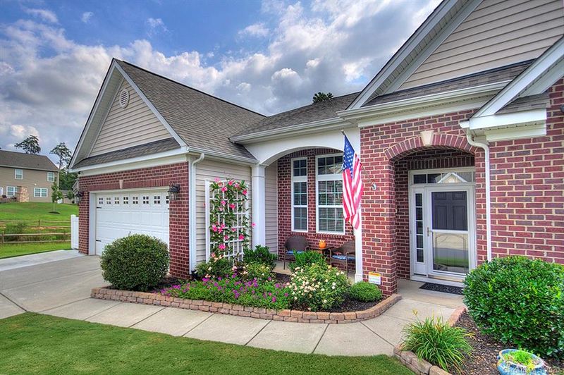 517 Rosemary Ln, Tega Cay, SC 29708