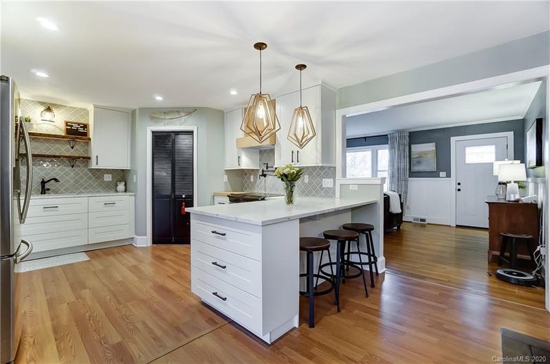 10700 Forest Dr, Matthews, NC 28105