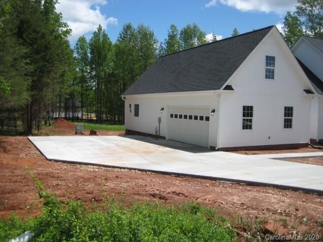 2561 Moon Creek Ln, Clover, SC 29710