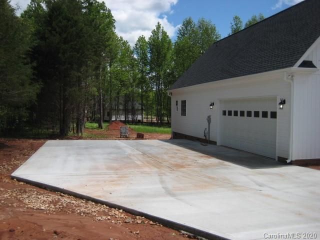 2561 Moon Creek Ln, Clover, SC 29710